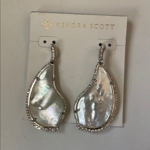 Kendra Scott Jewelry - Kendra Scott, Pearl, Crystal, Rhinestone, Earrings Kendra Scott Jewelry - Kendra Scott, Pearl, Crystal, Rhinestone, Earrings